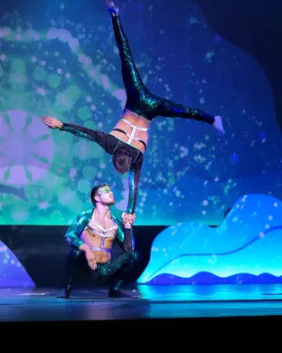 Cirque Musica Holiday Wonderland Burnsville