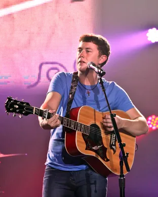 Scotty Mccreery Burnsville